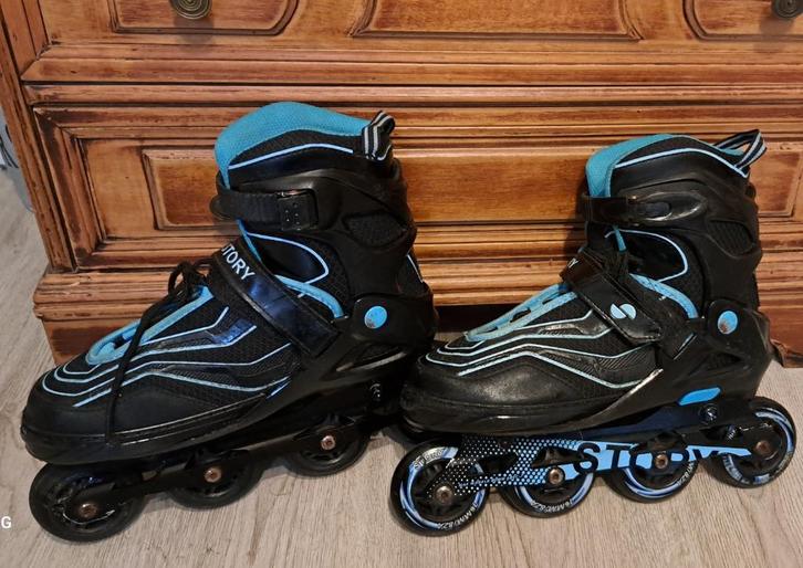 Te koop zwarte blauwe story skielers maat 38 a 41, Sport en Fitness, Skeelers, Zo goed als nieuw, Inline skates 4 wielen, Overige merken