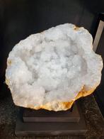 Grote Bergkristal geode, Verzamelen, Ophalen of Verzenden, Mineraal