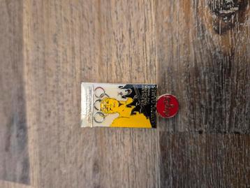 Te koop 3 stuks coca cola  pins beschikbaar voor biedingen