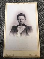 CDV, Vrouw, J.L.T. Huijsen, Hoorn, Carte de Visite 4, Ophalen of Verzenden, Voor 1940, Gebruikt, Foto