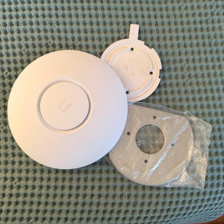 Unifi AP AC Lite - Access Point, Computers en Software, Accesspoints, Gebruikt, Ophalen of Verzenden