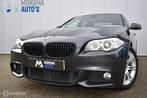 BMW 525d M-Sport Sophistograu ACC Schuifdak 4WS HUD HiFi Sta, Auto's, Automaat, Euro 5, Achterwielaandrijving, Gebruikt