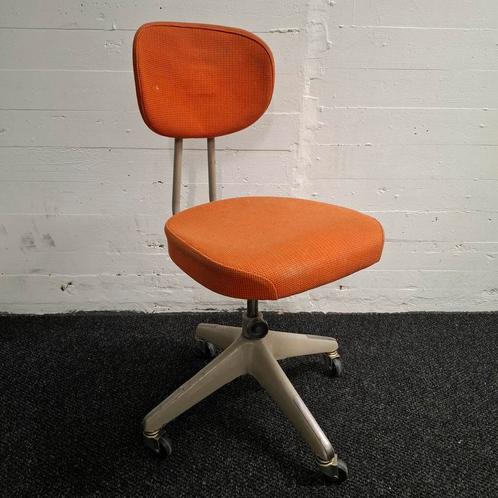 Vintage OKAMURA 1972  bureaustoel Stoel verstelbaar., Huis en Inrichting, Bureaustoelen, Gebruikt, Bureaustoel, Oranje, Ophalen
