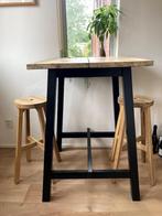 Ikea Tybyn bartafel met 3 bijbehorende houten barkrukken, Huis en Inrichting, Ophalen, Zo goed als nieuw