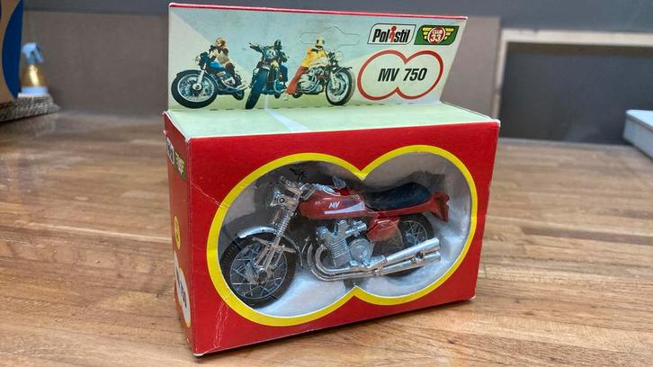 Polistil gt55 MV agusta 750 in doosje, Hobby en Vrije tijd, Modelauto's | 1:24, Zo goed als nieuw, Motor, Overige merken, Ophalen of Verzenden