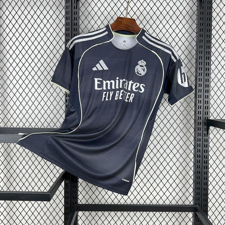 Real Madrid 25/26 uitshirt alle maten beschikbaar, Sport en Fitness, Voetbal, Zo goed als nieuw, Shirt, Verzenden