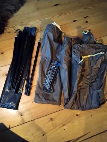 Tarp met stokken te koop beschikbaar voor biedingen