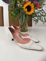Voltan witte leren pumps maat 39, Ophalen of Verzenden, Zo goed als nieuw, Wit