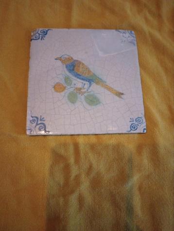 Oude Tegel met Vogel Decoratie beschikbaar voor biedingen
