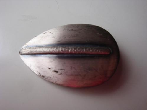 Broche mat zilverkleurig met donkergrijs patina, Sieraden, Tassen en Uiterlijk, Broches, Zo goed als nieuw, Overige materialen
