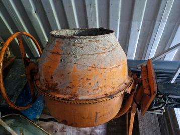 Betonmolen  beschikbaar voor biedingen