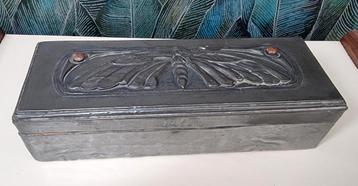 Antiek art deco houten doos beslagen met tin, nachtvlinder  beschikbaar voor biedingen