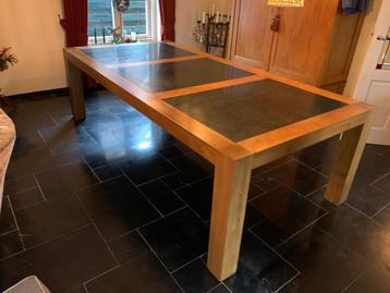 Eettafel met gratis lamp ! beschikbaar voor biedingen