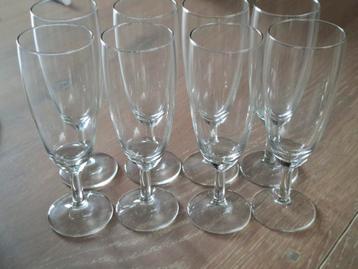 8 Champagne Glazen op Lage Voet - Goede Staat beschikbaar voor biedingen