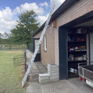 Aluminium vouwladder beschikbaar voor biedingen
