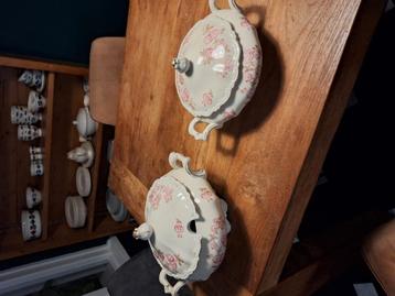 2 mooie terrines schalen beschikbaar voor biedingen