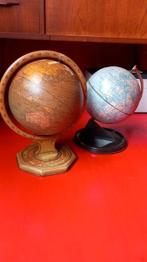 2 oude blikken globes Chad Valley ,Ohio Art Co., Ophalen, Gebruikt
