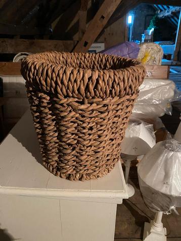 Rieten Mand / Prullenmand beschikbaar voor biedingen