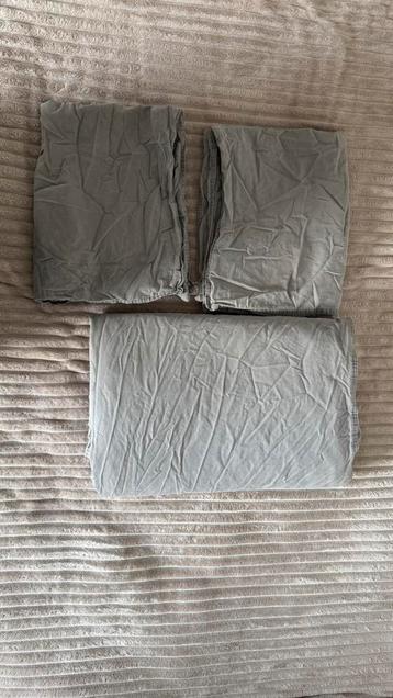 Lichtgrijze dekenset 200200 cm met 2 kussenslopen beschikbaar voor biedingen