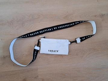 10Days Schoudertasje Wit met Zwarte Band beschikbaar voor biedingen