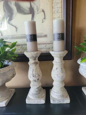 4x zware betonnen kandelaars  beschikbaar voor biedingen