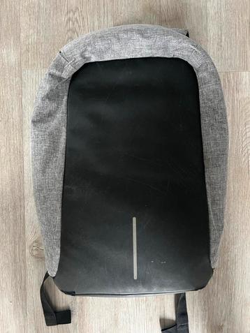 Grijze Rugtas beschikbaar voor biedingen