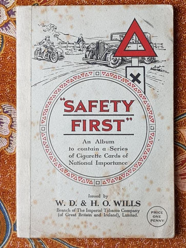 Oud Engels album met veilig verkeer sigarettenplaatjes., Antiek en Kunst, Antiek | Woonaccessoires, Ophalen of Verzenden
