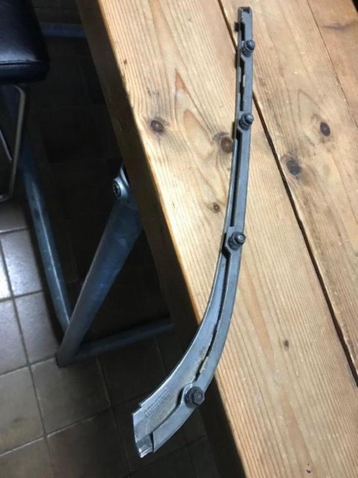 hoek strip chroom van bumper Opel omega, Auto-onderdelen, Carrosserie en Plaatwerk, Bumper, Opel, Voor, Ophalen of Verzenden