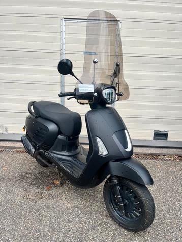 La souris designo 45km 2021 scooter beschikbaar voor biedingen