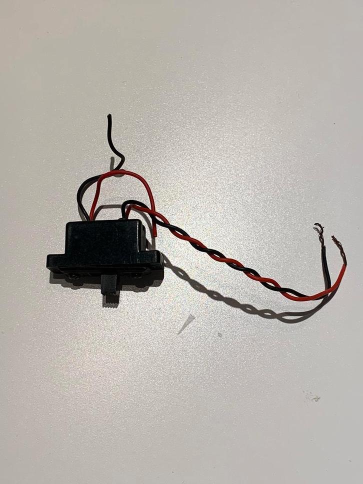 1/10 schakelaar rc auto gebruikt, Hobby en Vrije tijd, Modelbouw | Radiografisch | Auto's, Gebruikt, Onderdeel, Overige schalen