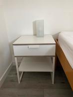 2 nachtkastjes/sidetable IKEA wit/houten details, Ophalen, 55 tot 70 cm, Zo goed als nieuw, 45 tot 65 cm