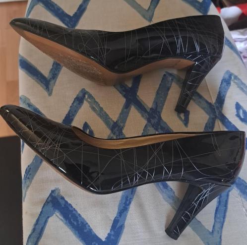 Peter Kaiser pumps – zwart lakleer met print – maat 38 (5), Kleding | Dames, Schoenen, Zo goed als nieuw, Pumps, Zwart, Ophalen