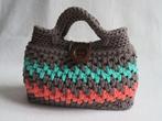 gehaakte tas (grijs roze en turquoise strepen), Sieraden, Tassen en Uiterlijk, Tassen | Damestassen, Ophalen of Verzenden, Nieuw