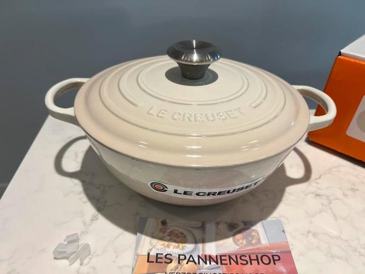 Nieuwe Le Creuset Marmite 24 cm Meringue in de doos, Huis en Inrichting, Keuken | Potten en Pannen, Nieuw, Koekenpan of Braadpan
