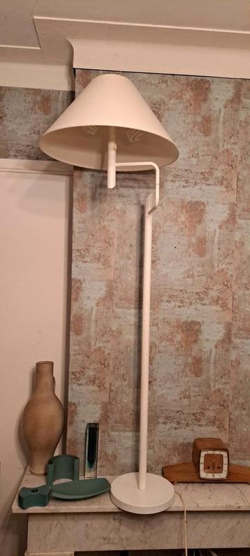 Dijkstra Vloerlamp vintage design wit  beschikbaar voor biedingen