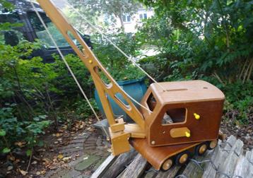 Frobel GDR:  vintage hijskraan- graafmachine rubberen wielen beschikbaar voor biedingen