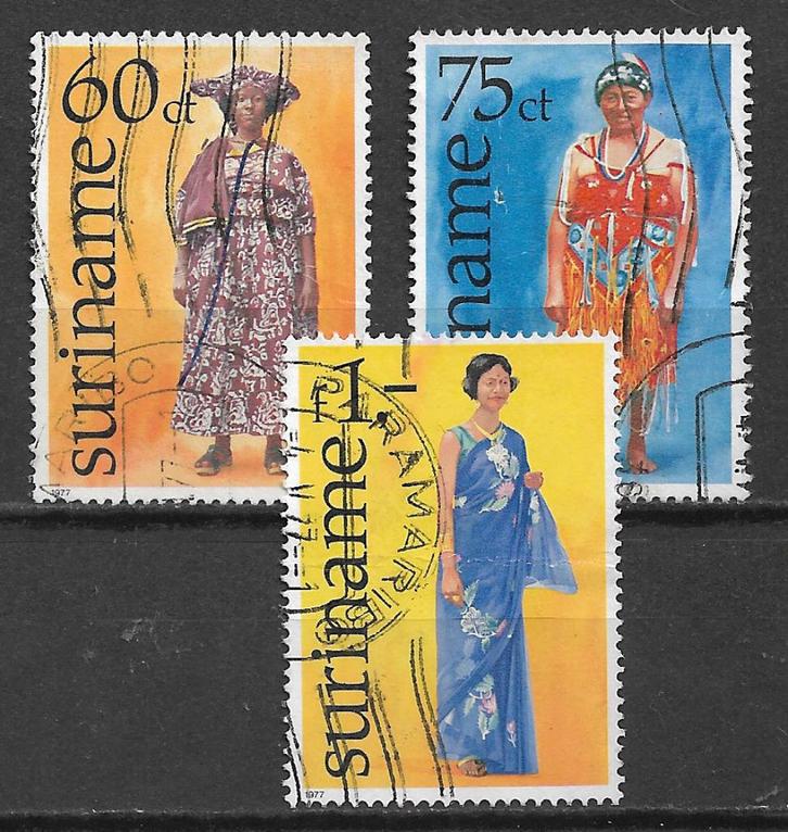 Suriname 1977 Surinaamse klederdracht voor feestelijkheden, Postzegels en Munten, Postzegels | Suriname, Gestempeld, Verzenden