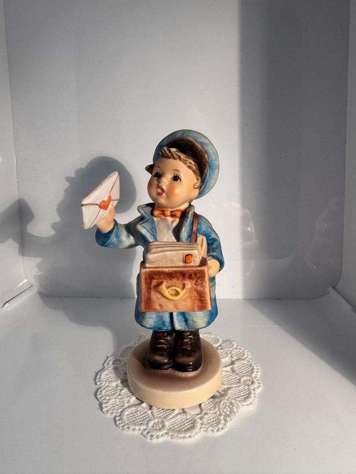 Goebel Hummel Postbode Nr. 119/0, Antiek en Kunst, Kunst | Beelden en Houtsnijwerken, Ophalen of Verzenden