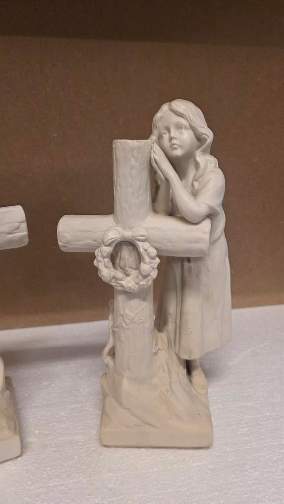 Antieke Religieuze Beelden: Jongen en Meisje met Kruis, Ophalen of Verzenden