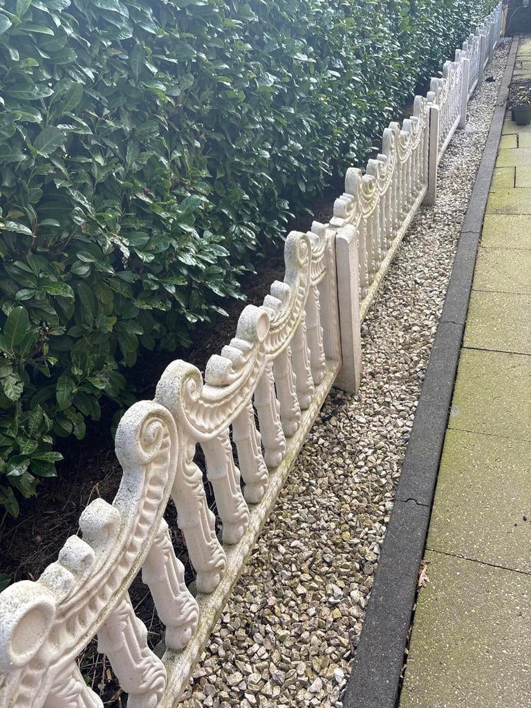 16 betonnen sierhekjes met paaltjes - 32 meter totaal, Ophalen of Verzenden, Gebruikt, Overige materialen, Sierhekwerk