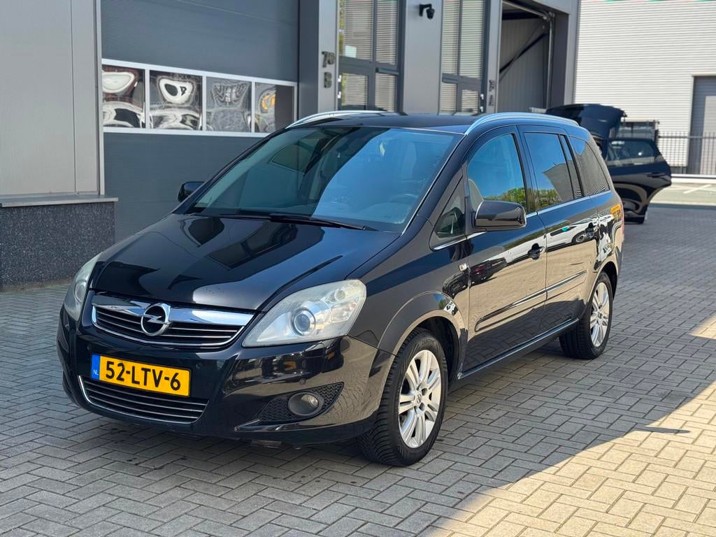 Opel Zafira 1.8 Cosmo, Auto's, Gebruikt, 4 cilinders, Zwart, Zafira