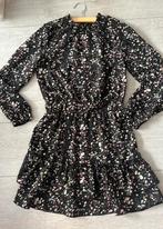 Hip bloemen jurkje terstal 134/140, Ophalen of Verzenden, Zo goed als nieuw, Meisje, Jurk of Rok