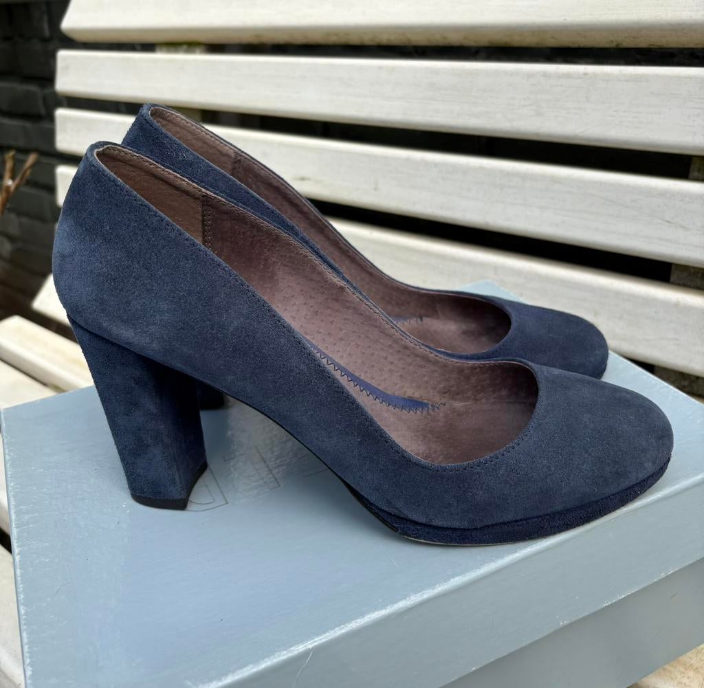 Manfield, blauw suède pumps 41, Ophalen of Verzenden, Zo goed als nieuw, Blauw