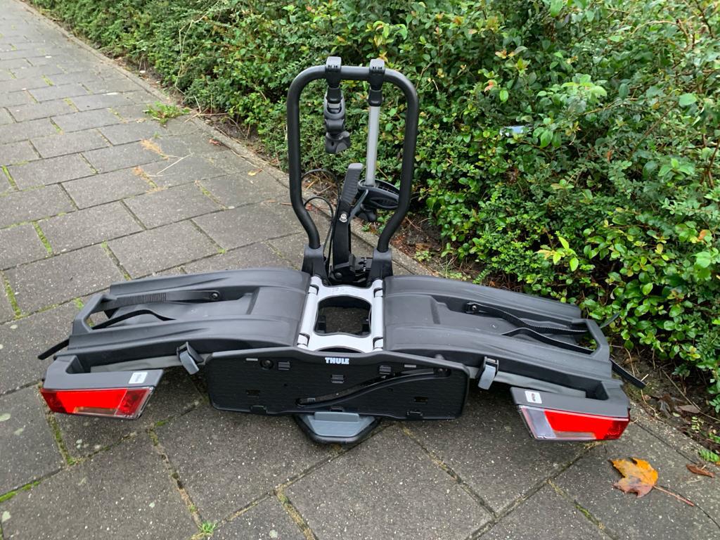 Fietsendrager Thule Easyfold XT2 933, Auto diversen, Fietsendragers, Zo goed als nieuw, Trekhaakdrager, 2 fietsen, Brede banden
