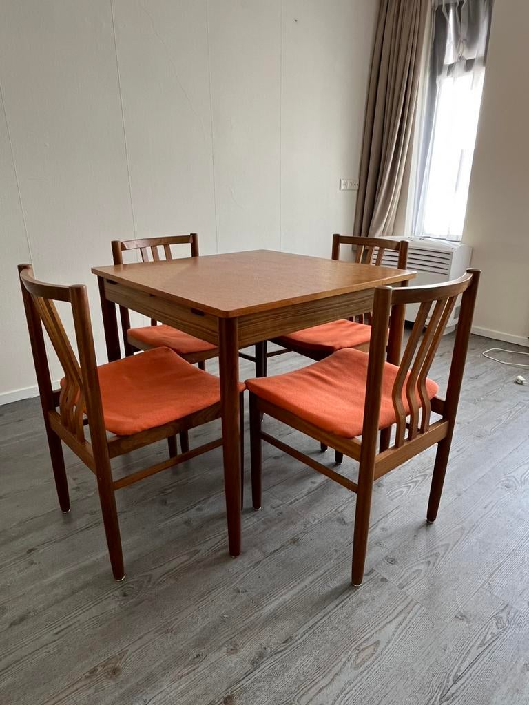Vintage teak eetkamerset Deens uitschuifbaar 4 stoelen, Ophalen, Gebruikt, Scandinavische / Deense teak stijl uit de jaren 60-70.