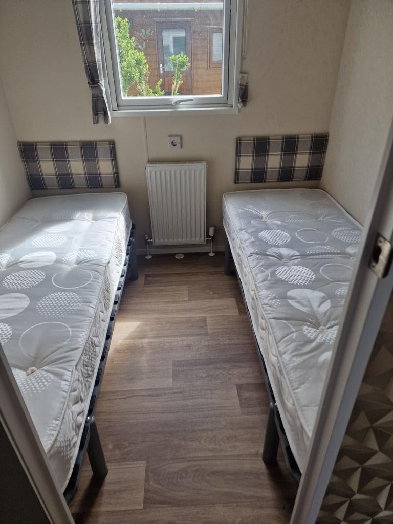 2 x 1 persoonsbed met matras., Ophalen