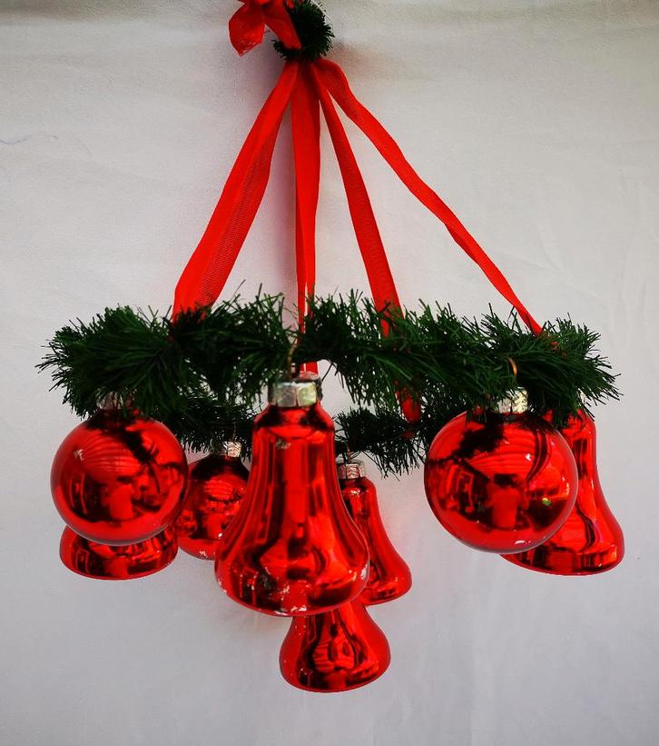Vintage kerst Kersthanger Krans met Rode Klokken & Ballen, Diversen, Kerst, Gebruikt, Ophalen of Verzenden