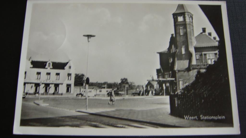 Weert  Stationsplein., Ophalen of Verzenden, 1960 tot 1980, Gelopen, Limburg