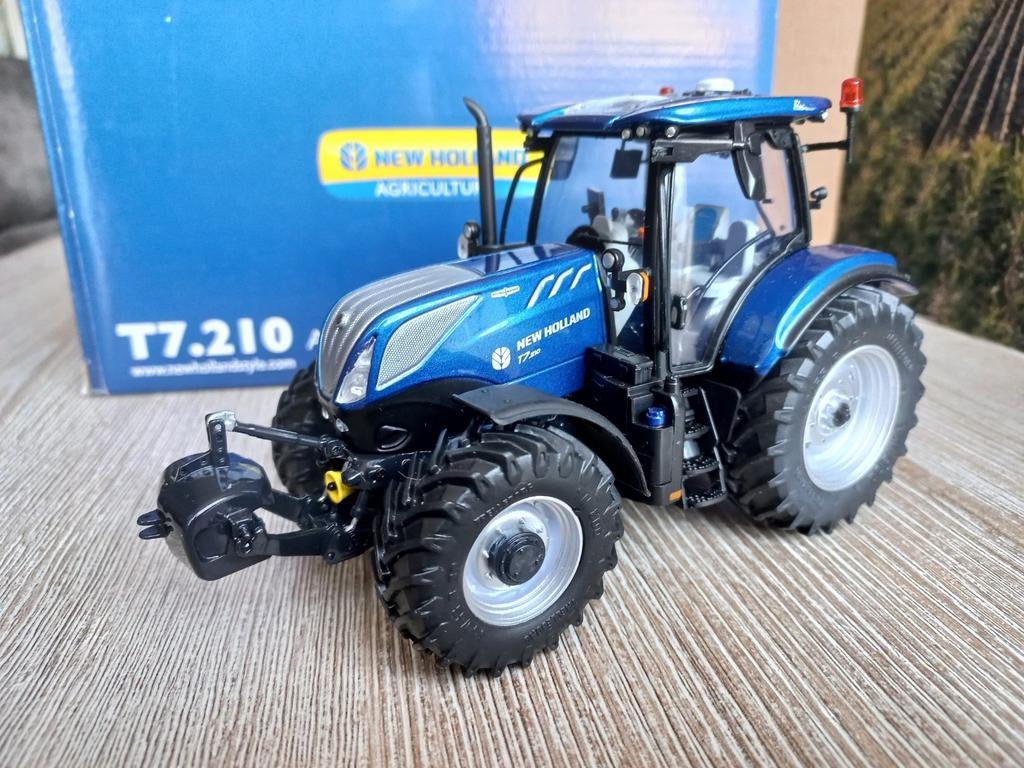 New Holland T7.210 Blue Metallic UH, Ophalen of Verzenden, Zo goed als nieuw, Tractor of Landbouw, Universal Hobbies