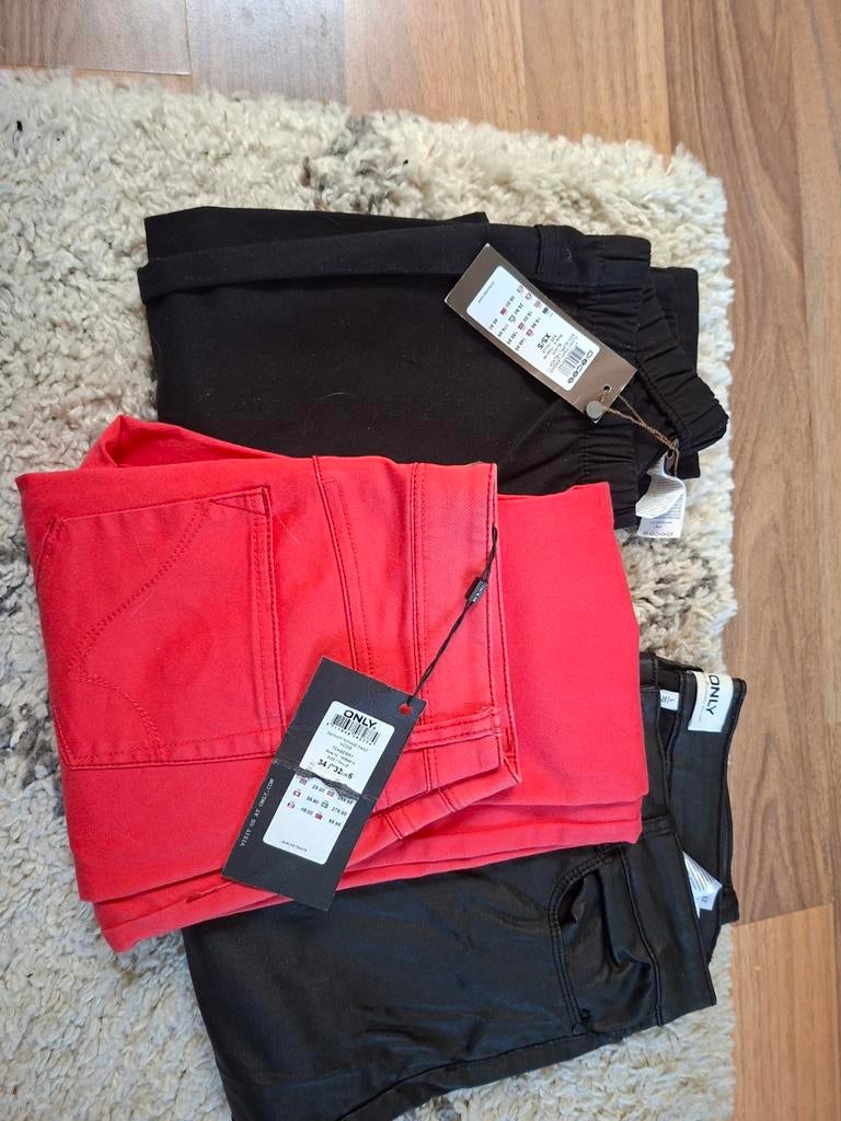 Nieuwe Only broeken  bijna gratis!!, Kleding | Dames, Only, Kort, Zwart, Nieuw